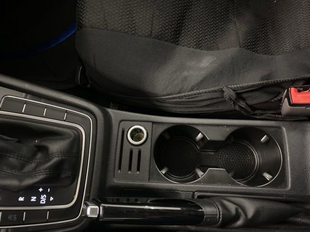 Used 2019 Volkswagen Golf S image 21