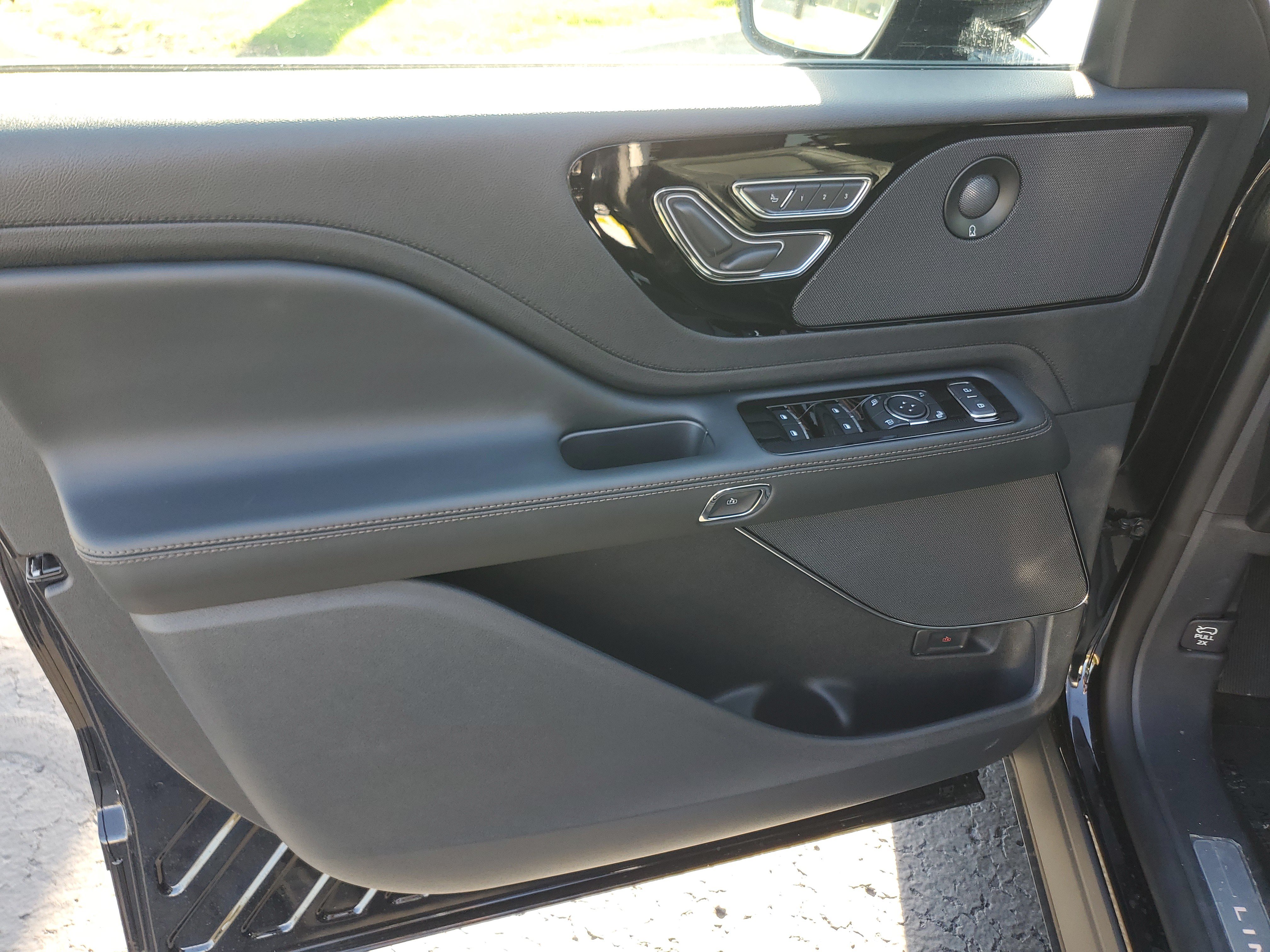 New 2027 Lincoln Aviator Reserve w/ Jet Appearance Package AWD/4WD image 8