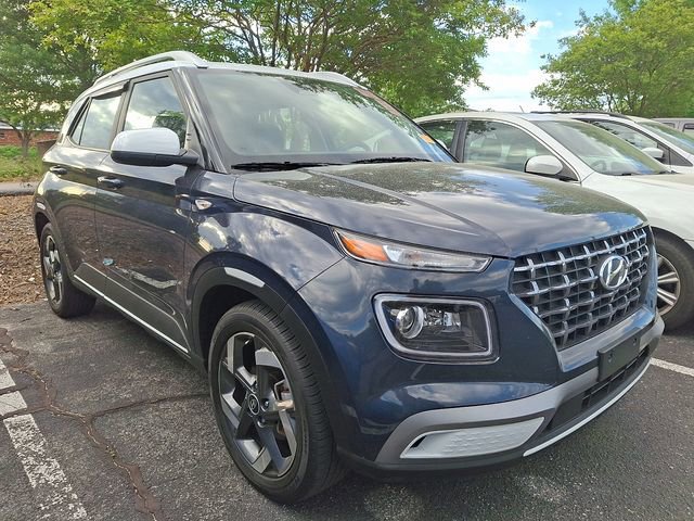 Used 2023 Hyundai Venue Limited image 3
