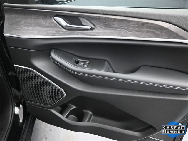 Used 2025 Jeep Grand Cherokee Limited w/ Luxury Tech Group II image 11