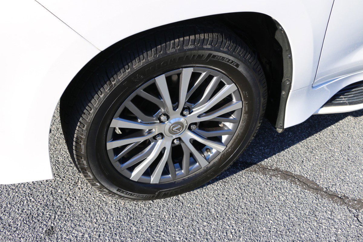 Used 2018 Lexus LX 570 4WD image 14