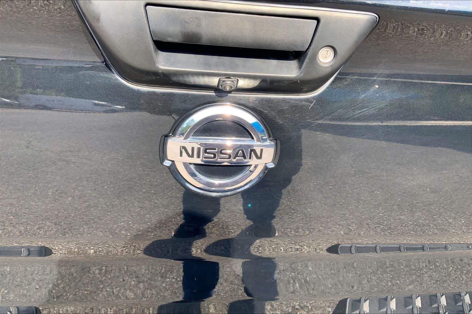 Used 2019 Nissan Titan SL w/ Chrome Package AWD/4WD image 31