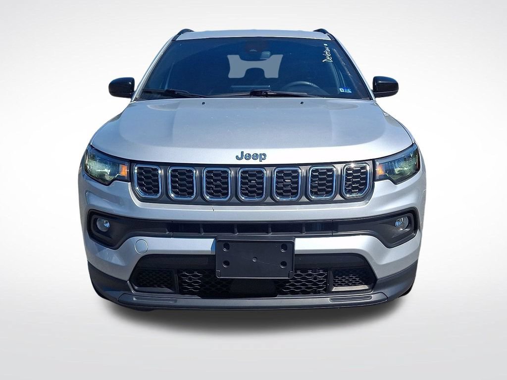 Used 2024 Jeep Compass Latitude AWD/4WD image 2