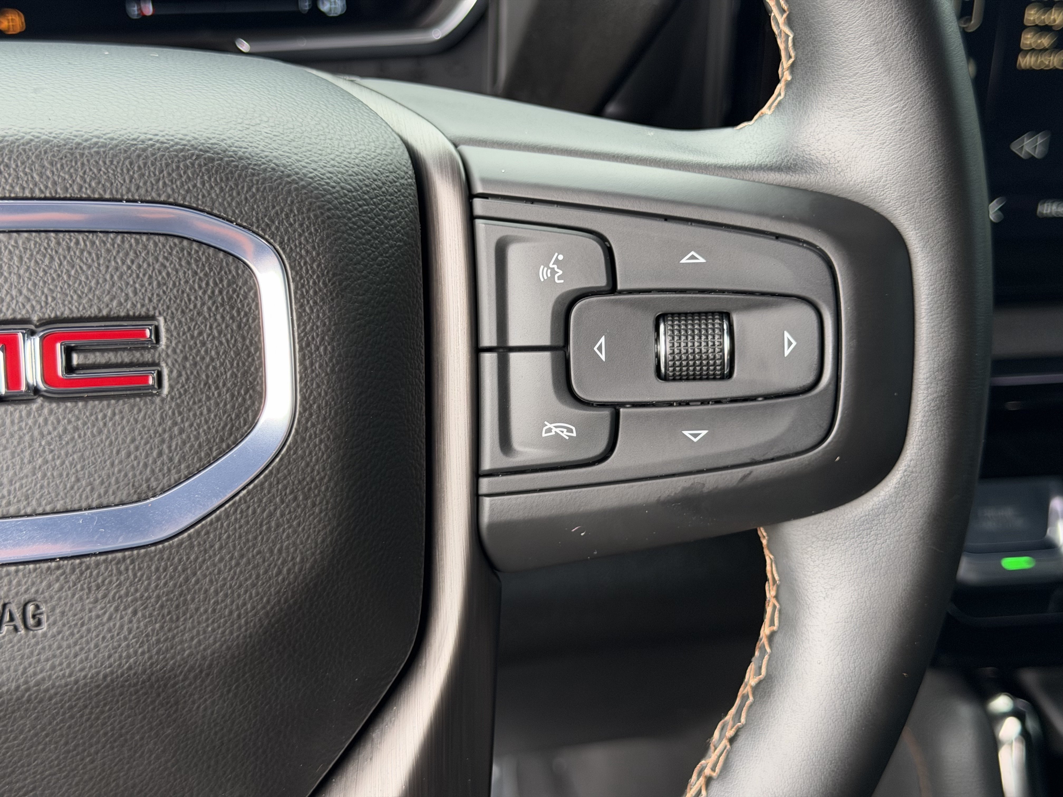 Used 2026 GMC Sierra 2500 AT4 w/ Technology Package AWD/4WD image 11