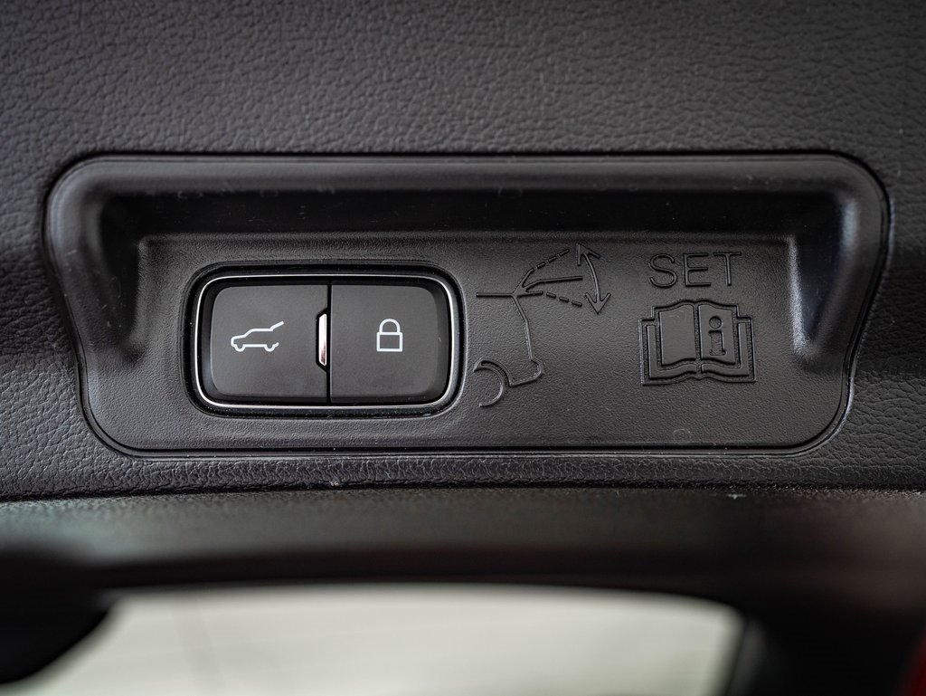 Used 2021 Ford Explorer XLT image 23