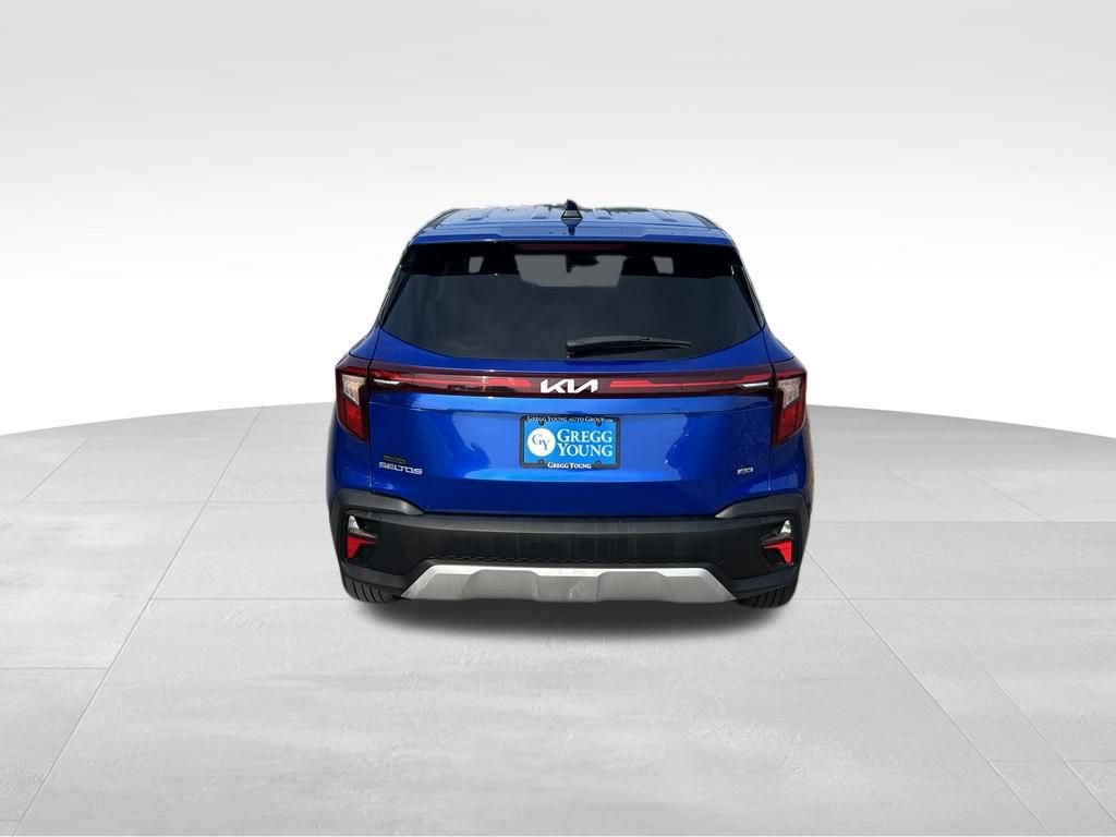 Used 2024 Kia Seltos LX AWD/4WD image 5