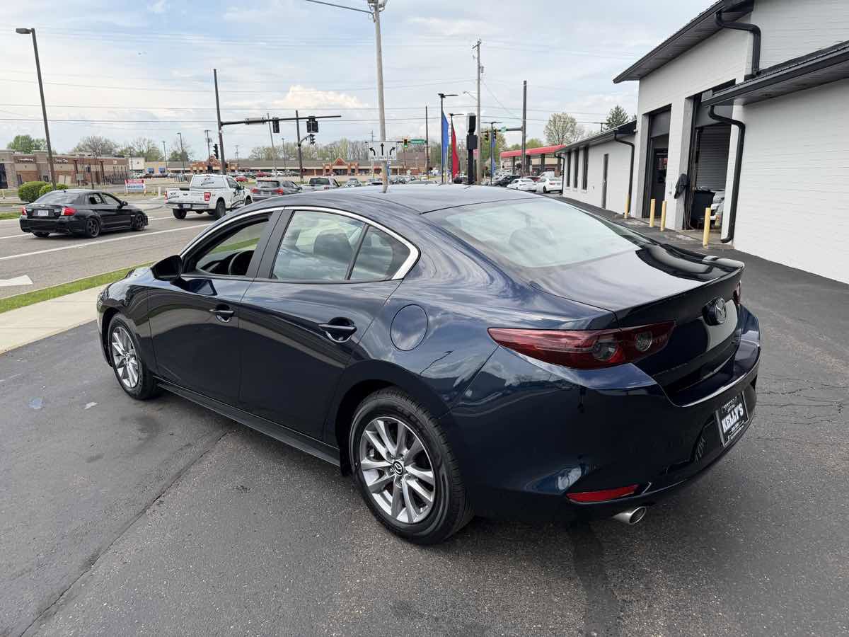 Used 2020 MAZDA MAZDA3 Sedan FWD image 3