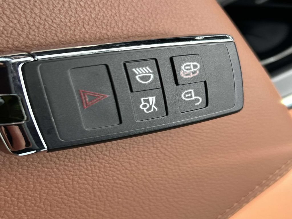 Used 2024 Jaguar XF R-Dynamic SE AWD/4WD image 29