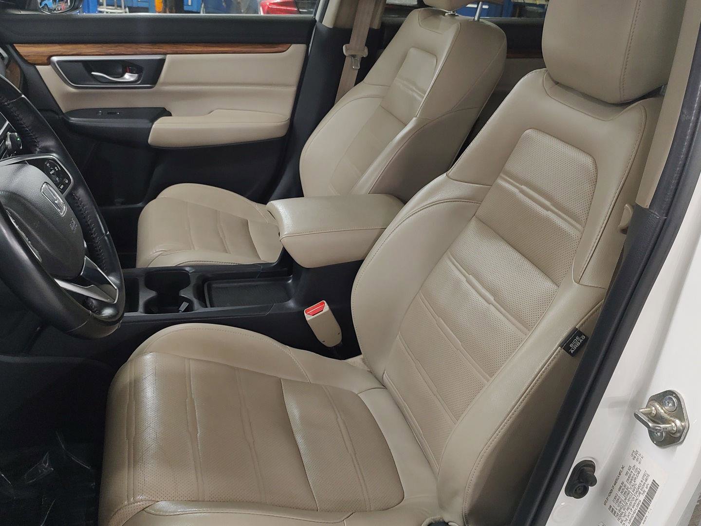 Used 2017 Honda CR-V Touring image 2