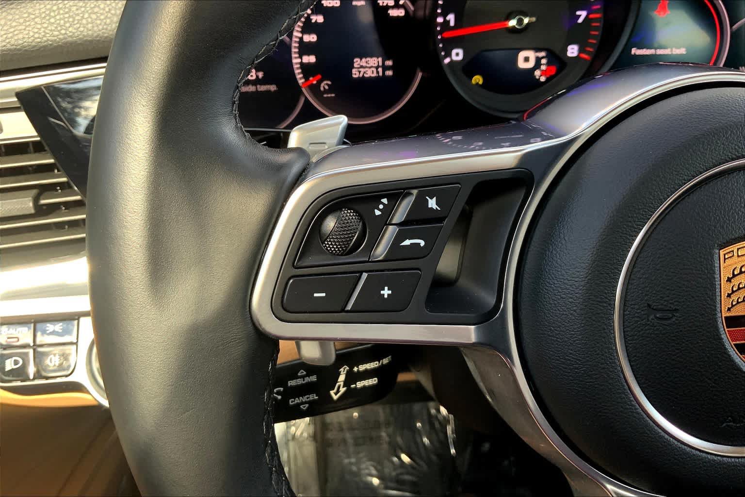 Used 2018 Porsche Panamera RWD image 24