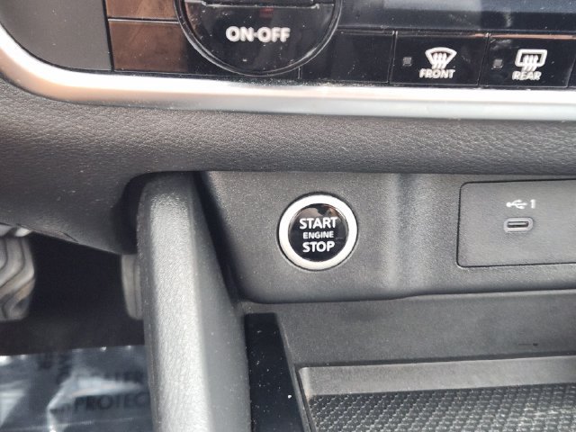 Used 2023 Nissan Rogue SV FWD image 8