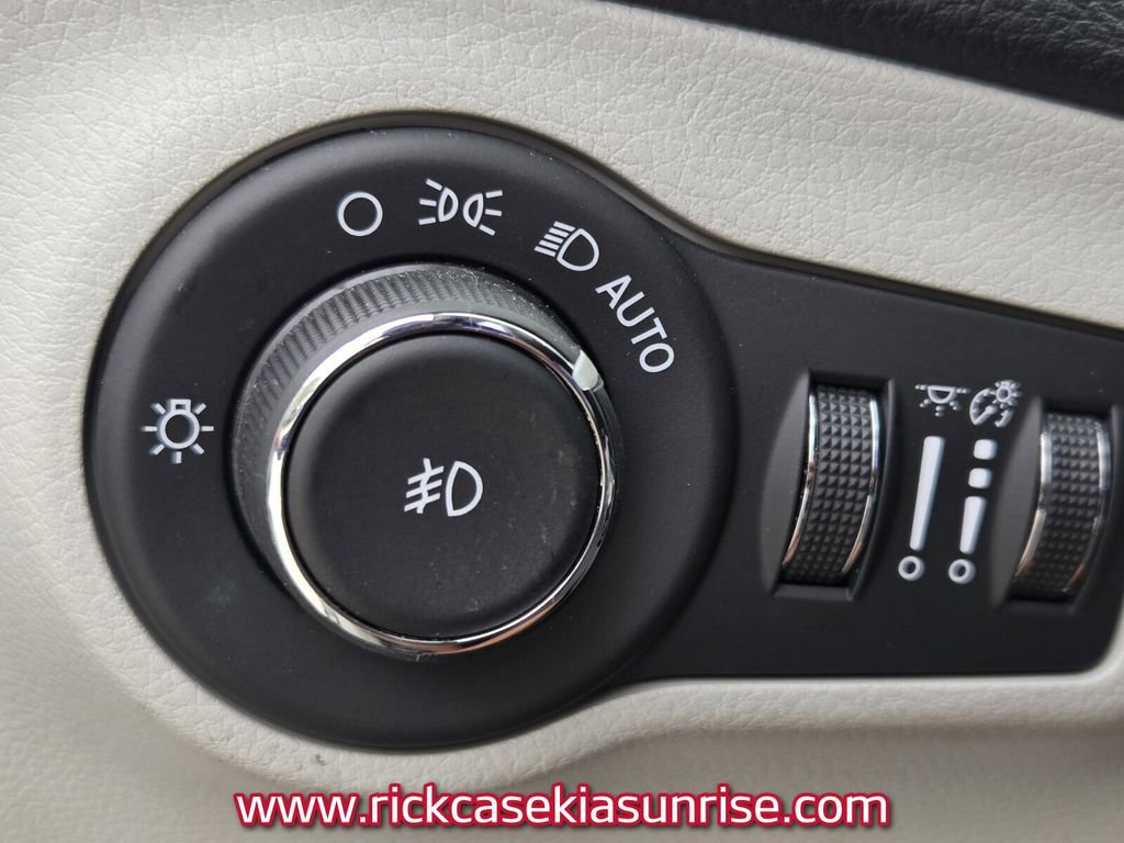 Used 2018 Jeep Compass Limited w/ Navigation Group FWD image 31