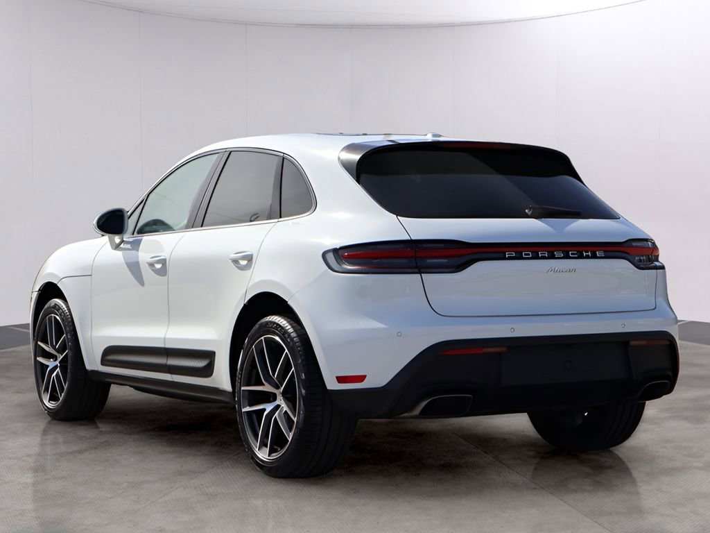 Used 2025 Porsche Macan image 3