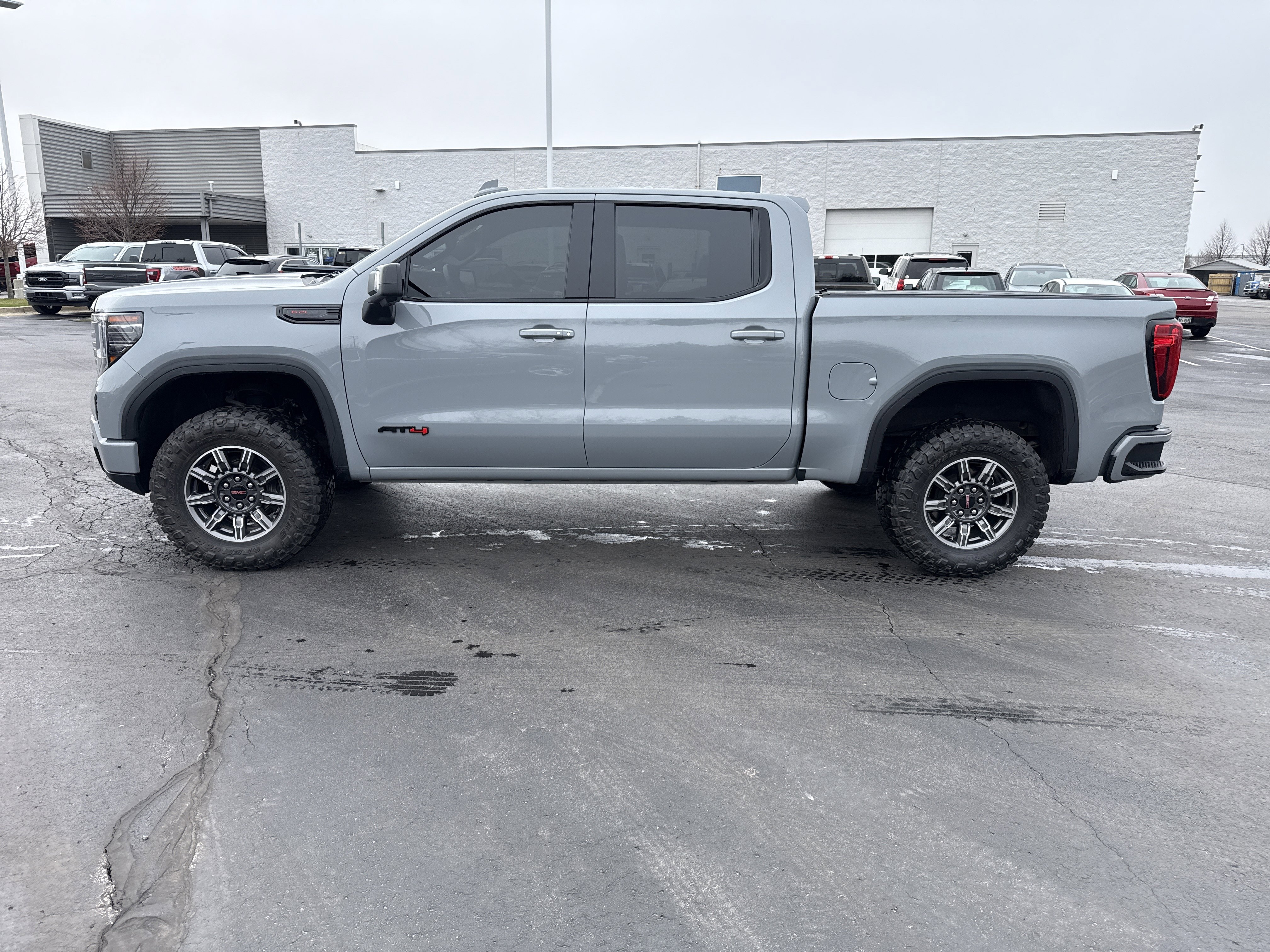 Used 2024 GMC Sierra 1500 AT4 w/ Technology Package image 3
