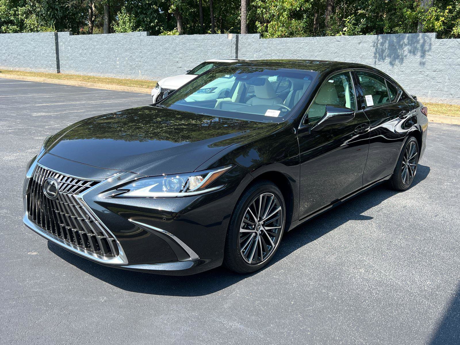New 2025 Lexus ES 300h w/ Premium Package image 2