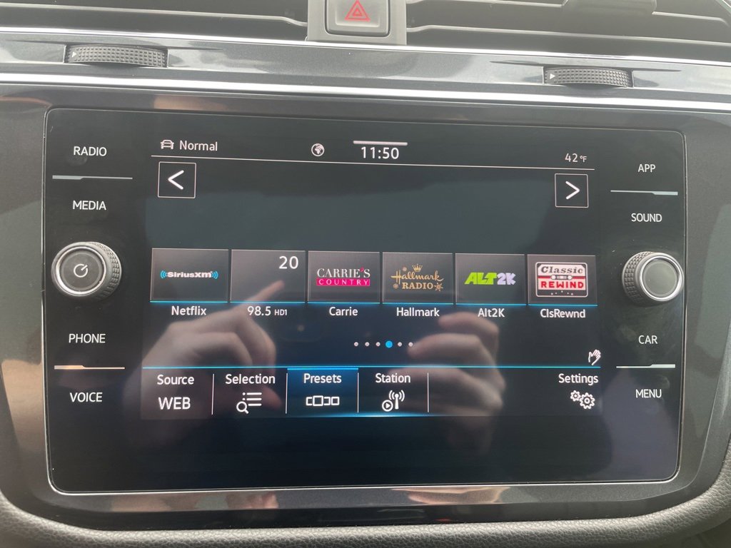 Used 2022 Volkswagen Tiguan SE R-Line image 16