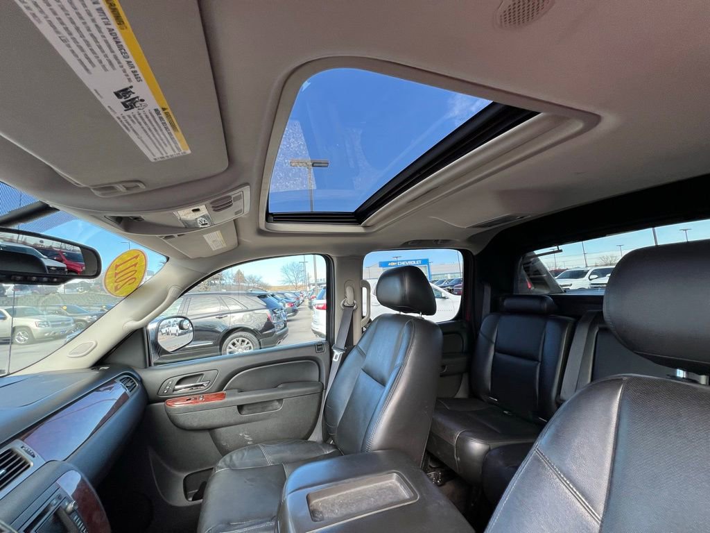 Used 2011 Chevrolet Avalanche LTZ image 18