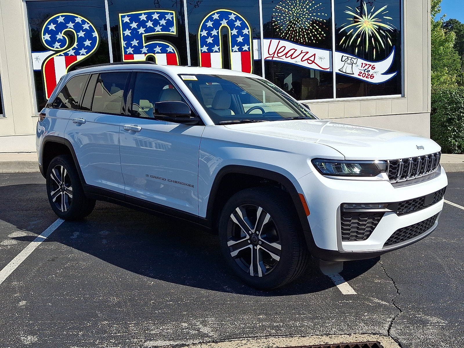 New 2027 Jeep Grand Cherokee Limited AWD/4WD image 2