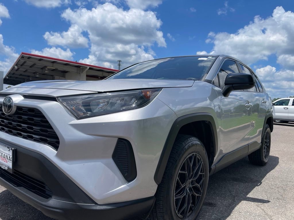 Used 2022 Toyota RAV4 LE FWD image 11