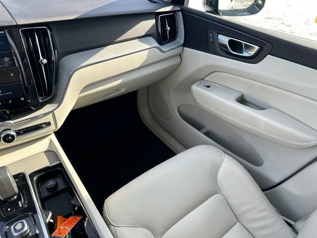 Used 2025 Volvo XC60 T8 Plus w/ Protection Package Premier image 23