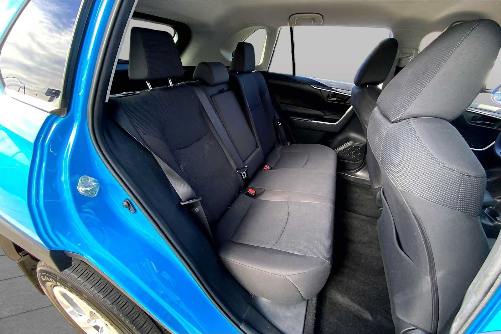 Used 2020 Toyota RAV4 LE AWD/4WD image 19