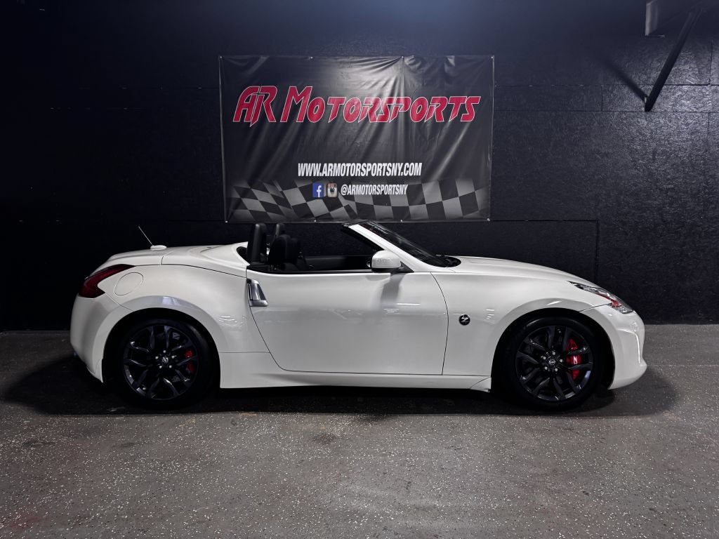 Used 2015 Nissan 370Z Roadster RWD image 5