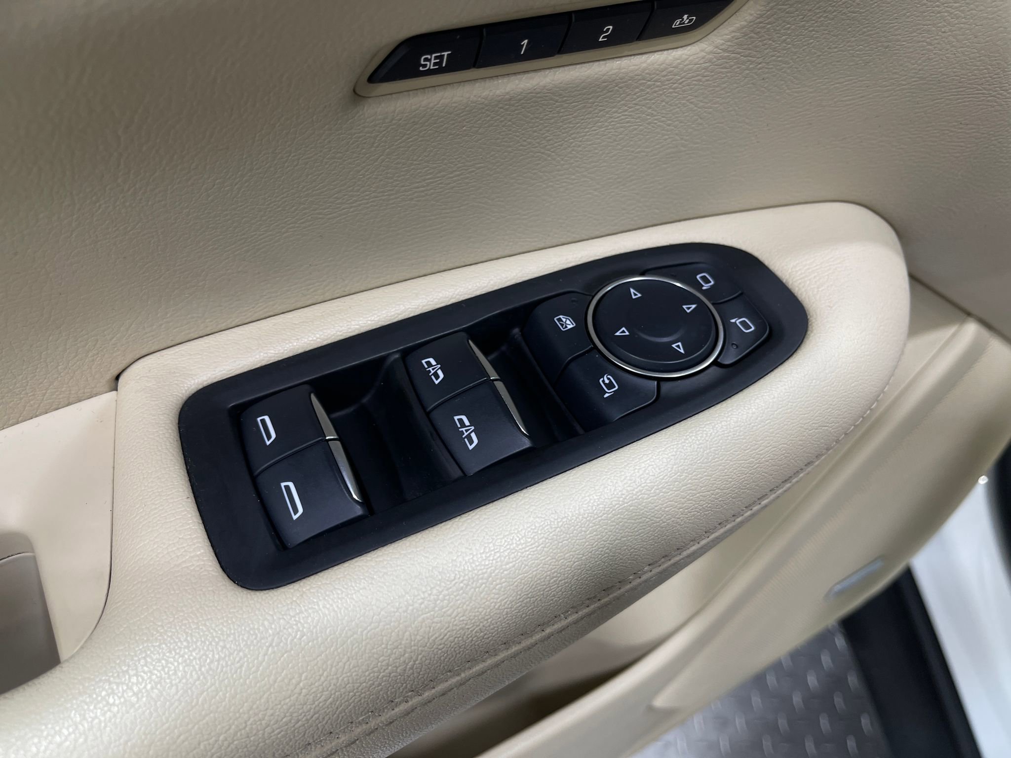 Used 2017 Cadillac XT5 Luxury w/ Driver Awareness Package image 16