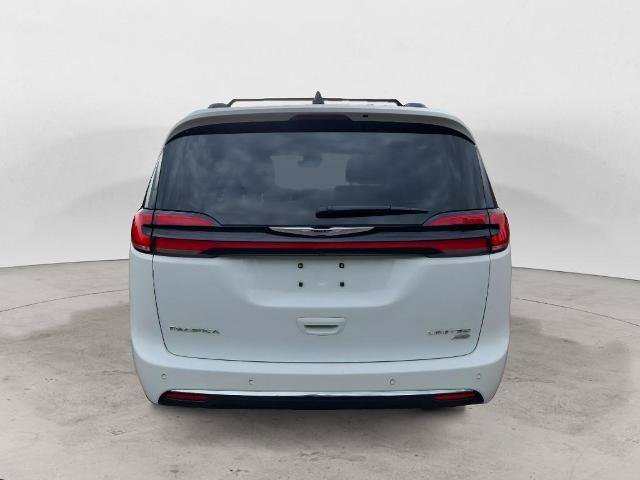 Used 2023 Chrysler Pacifica Limited AWD/4WD image 4