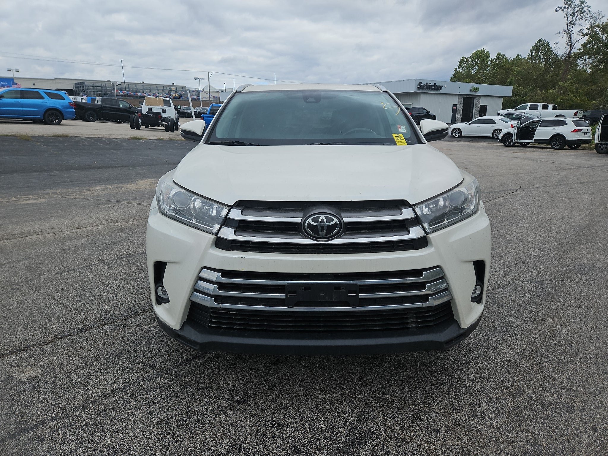 Used 2019 Toyota Highlander Limited AWD/4WD image 2