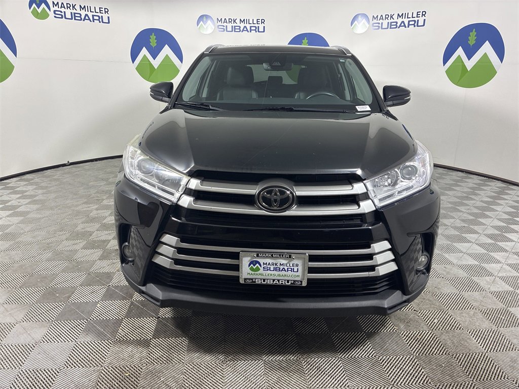 Used 2019 Toyota Highlander XLE image 2