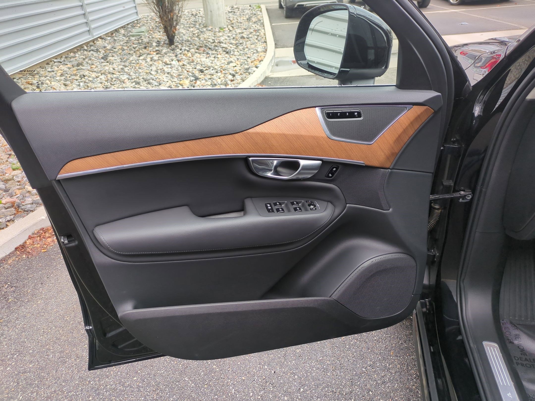 Used 2025 Volvo XC90 B6 Plus image 12