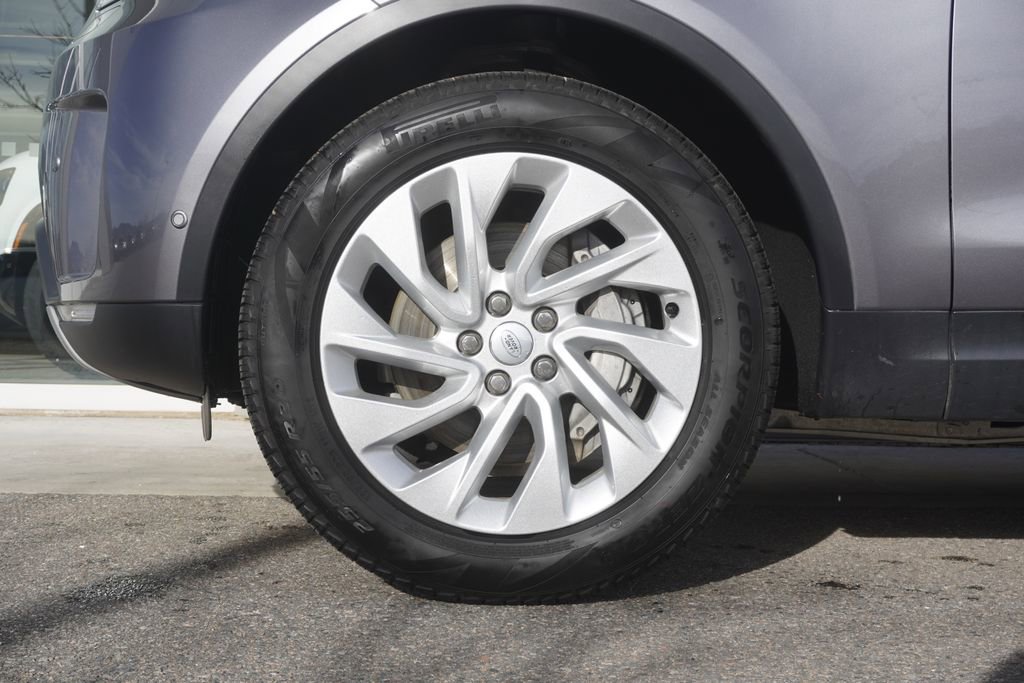 Used 2025 Land Rover Discovery S image 32