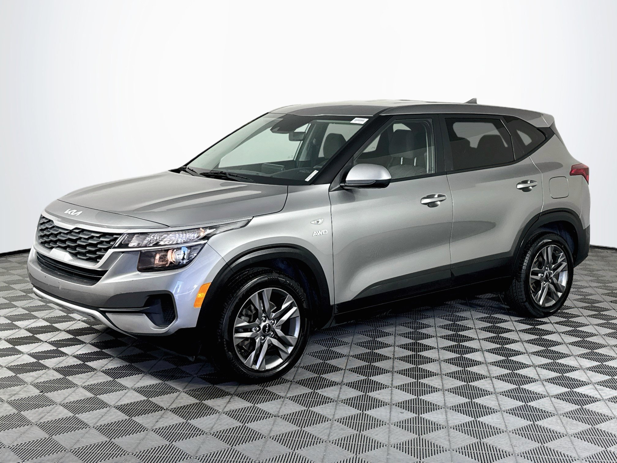 Used 2023 Kia Seltos LX AWD/4WD image 4
