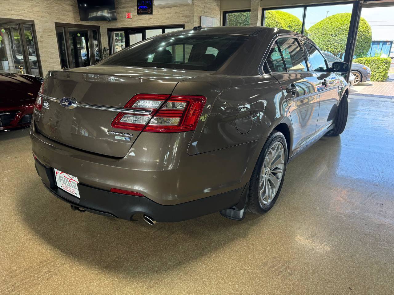 Used 2015 Ford Taurus Limited w/ Equipment Group 301A AWD/4WD image 7