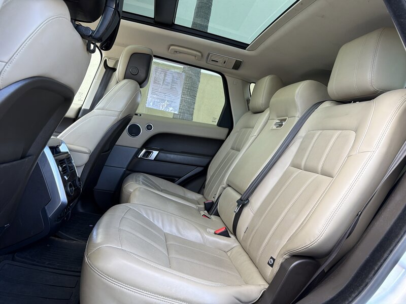 Used 2018 Land Rover Range Rover Sport HSE AWD/4WD image 15