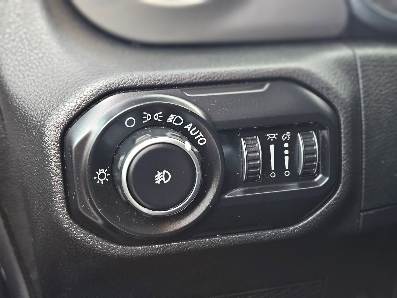 Used 2020 Jeep Wrangler Sport image 19