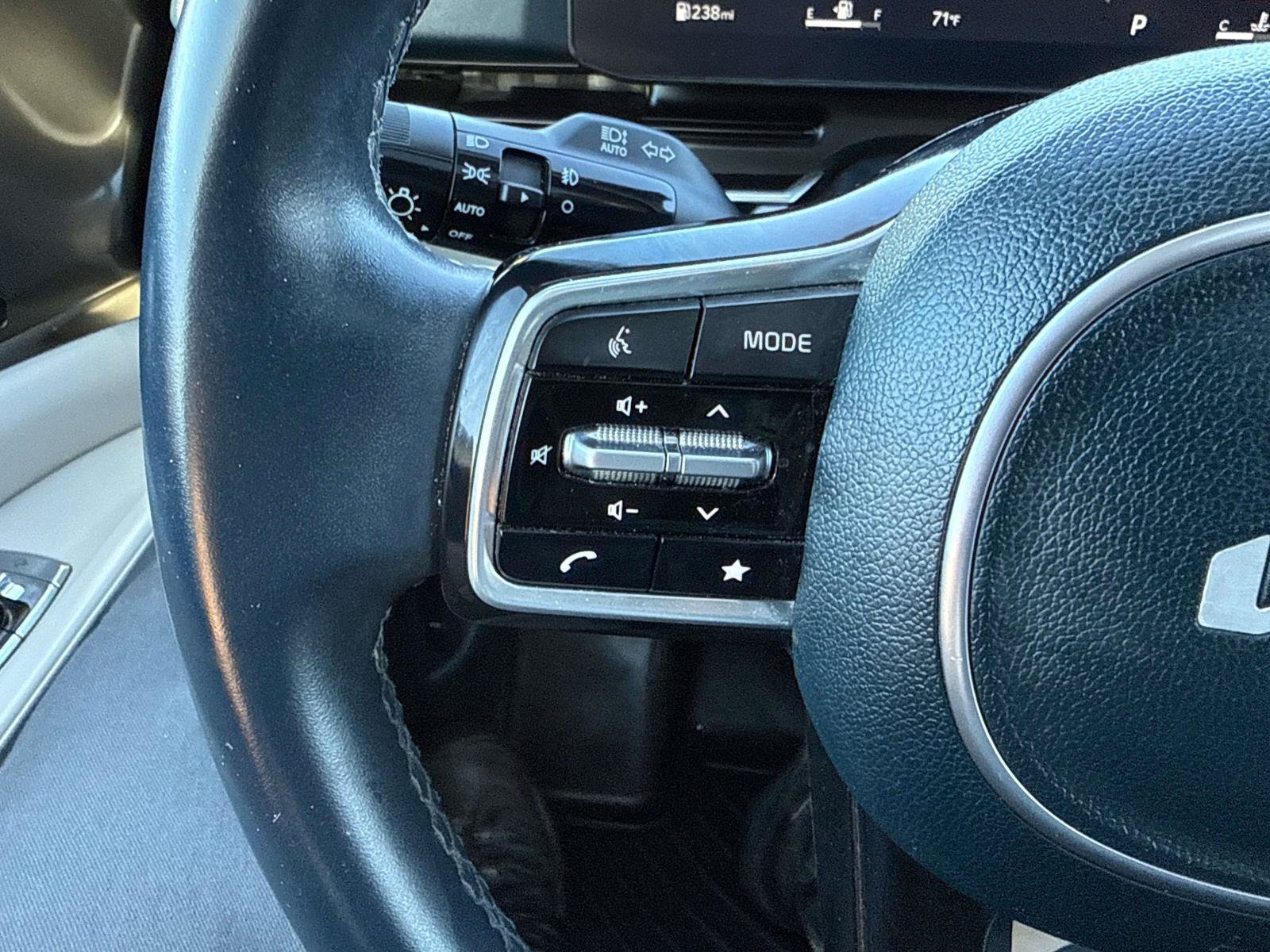 Used 2025 Kia Carnival SX w/ SX Dark Edition Package FWD image 25