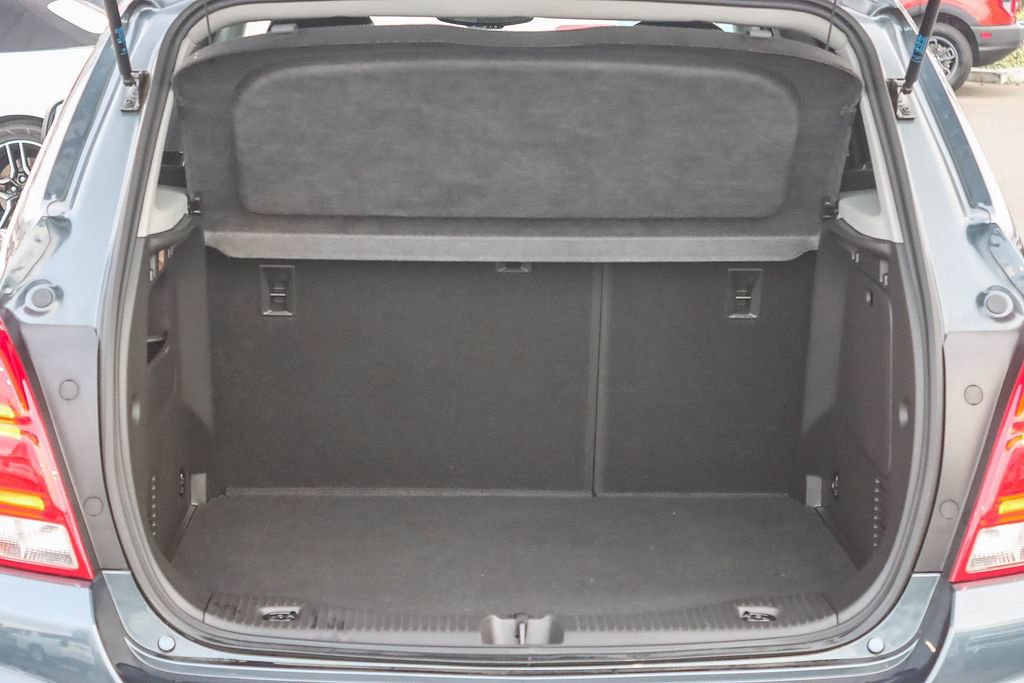 Used 2022 Chevrolet Trax LT w/ LT Convenience Package image 54