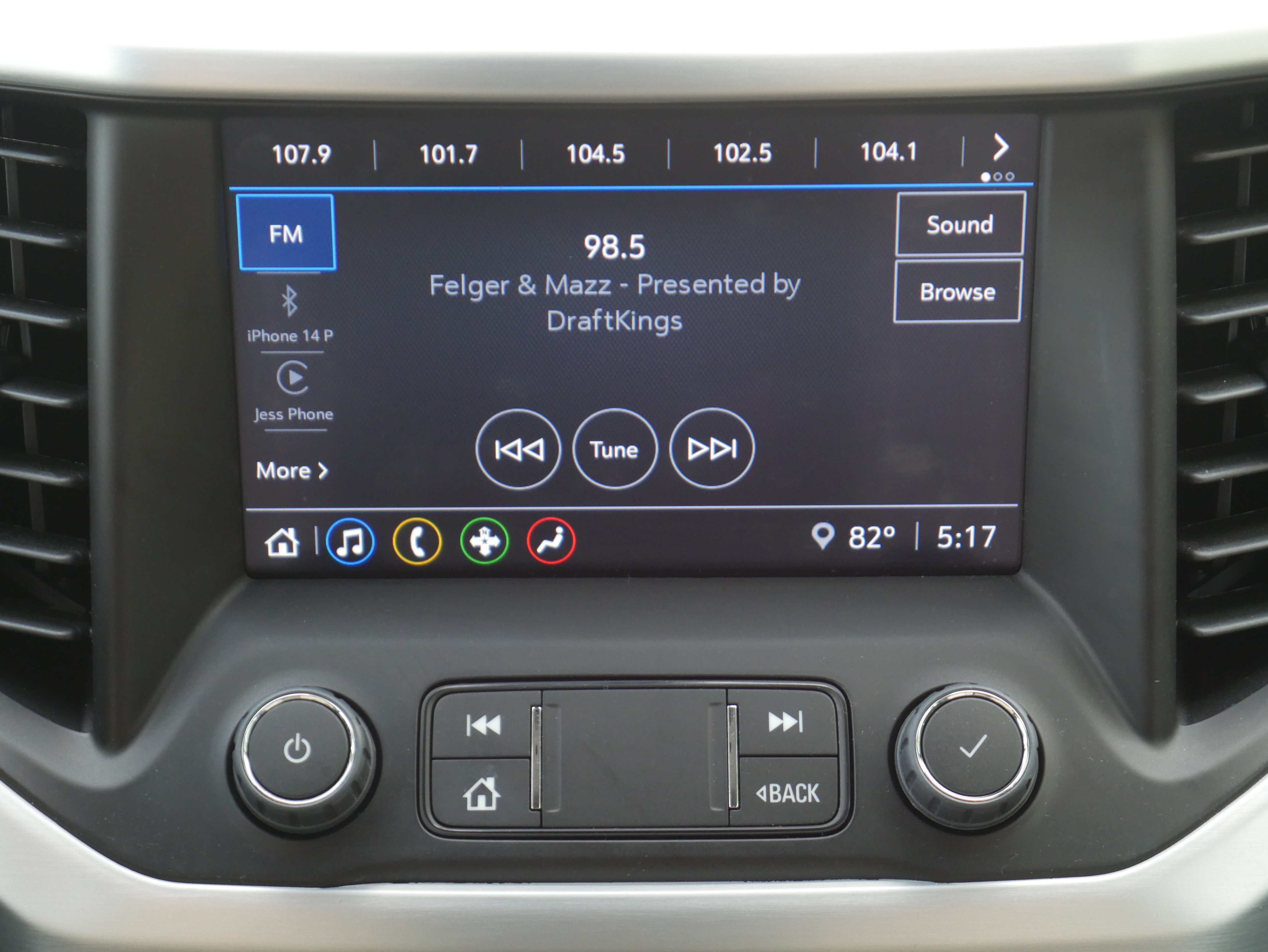 Certified 2023 GMC Acadia SLE w/ Driver Convenience Package AWD/4WD image 19