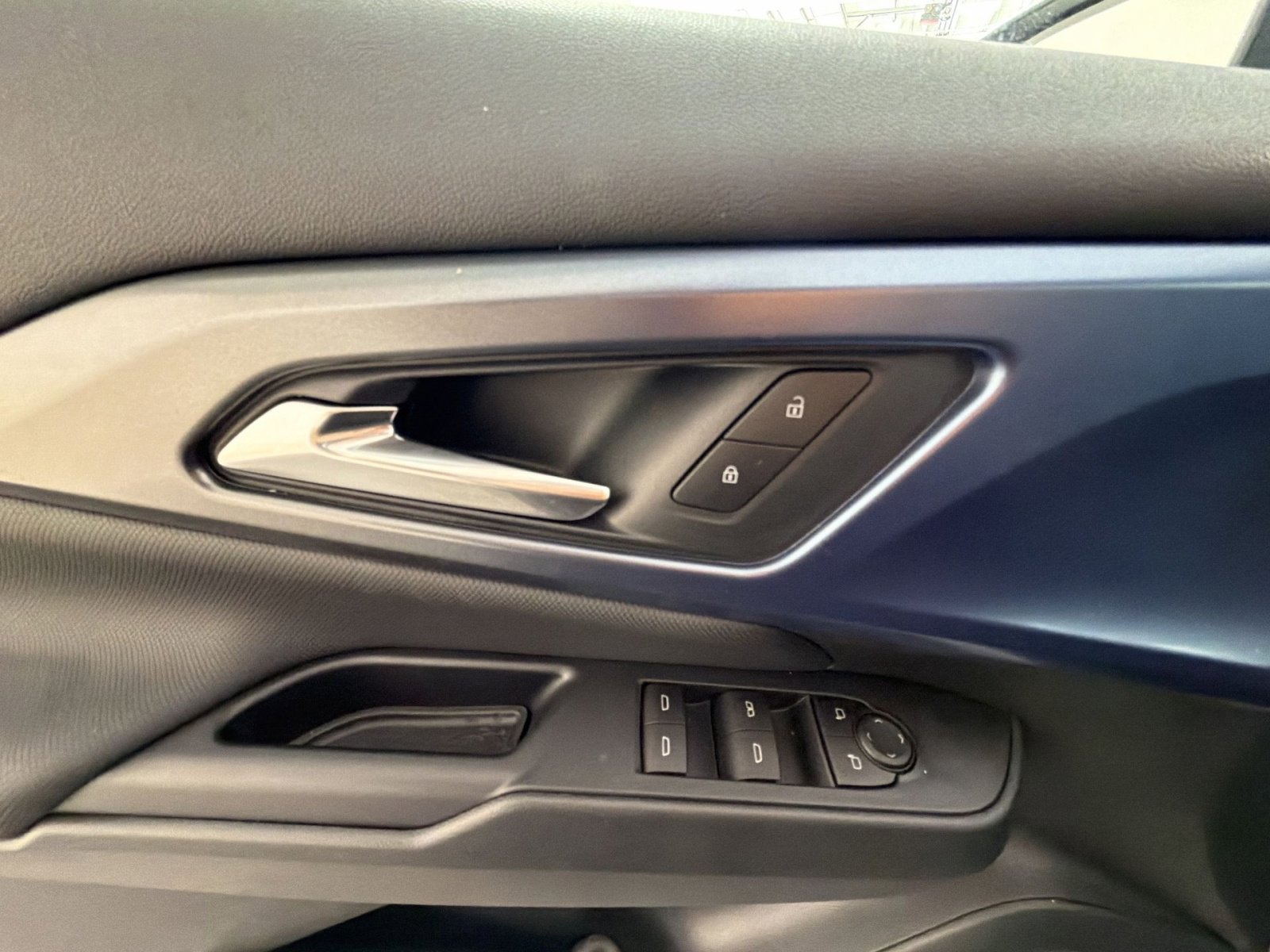 New 2026 Chevrolet Equinox EV LT image 15