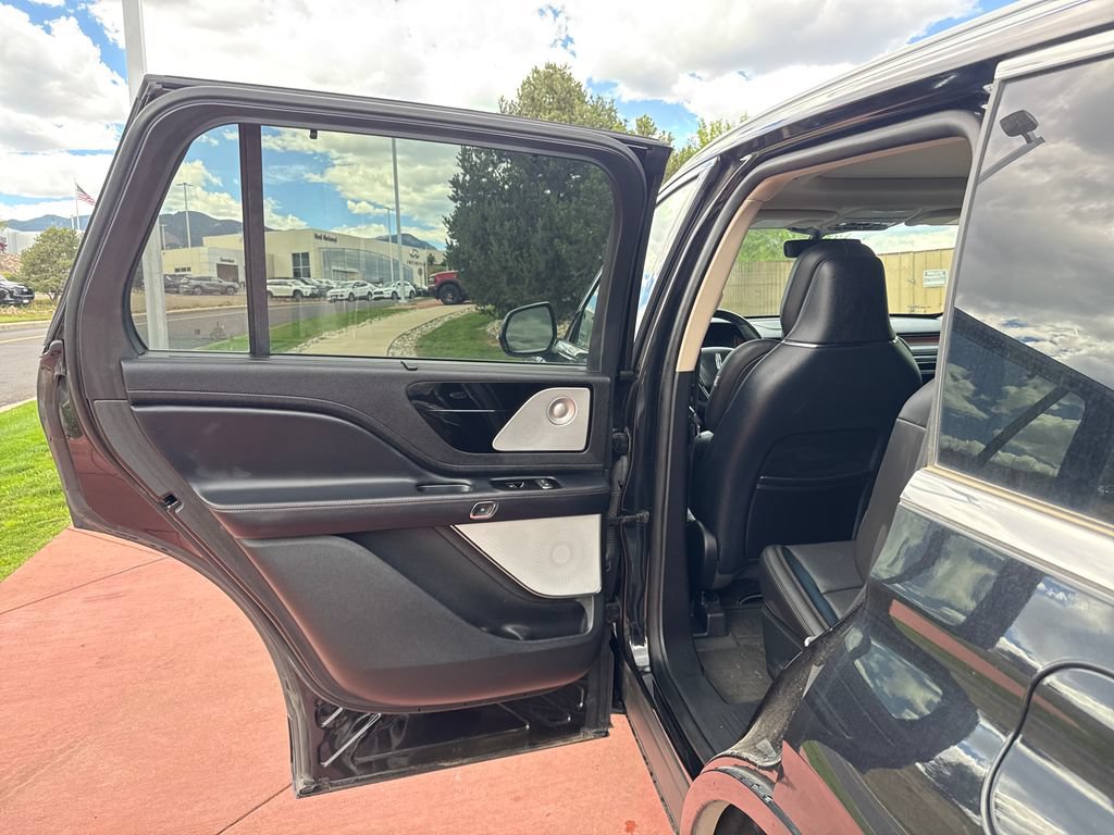 Used 2022 Lincoln Aviator Grand Touring w/ Equipment Group 301A AWD/4WD image 17