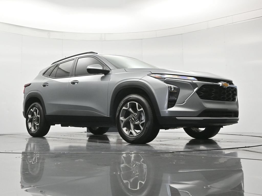Certified 2025 Chevrolet Trax LT FWD image 38