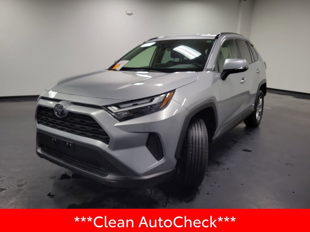 Used 2025 Toyota RAV4 XLE image 4