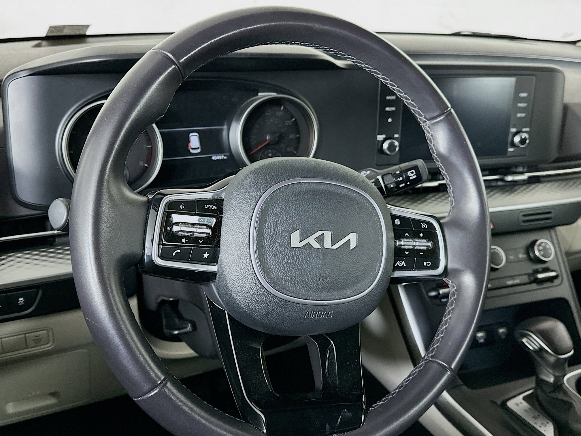 Used 2024 Kia Carnival LX image 18