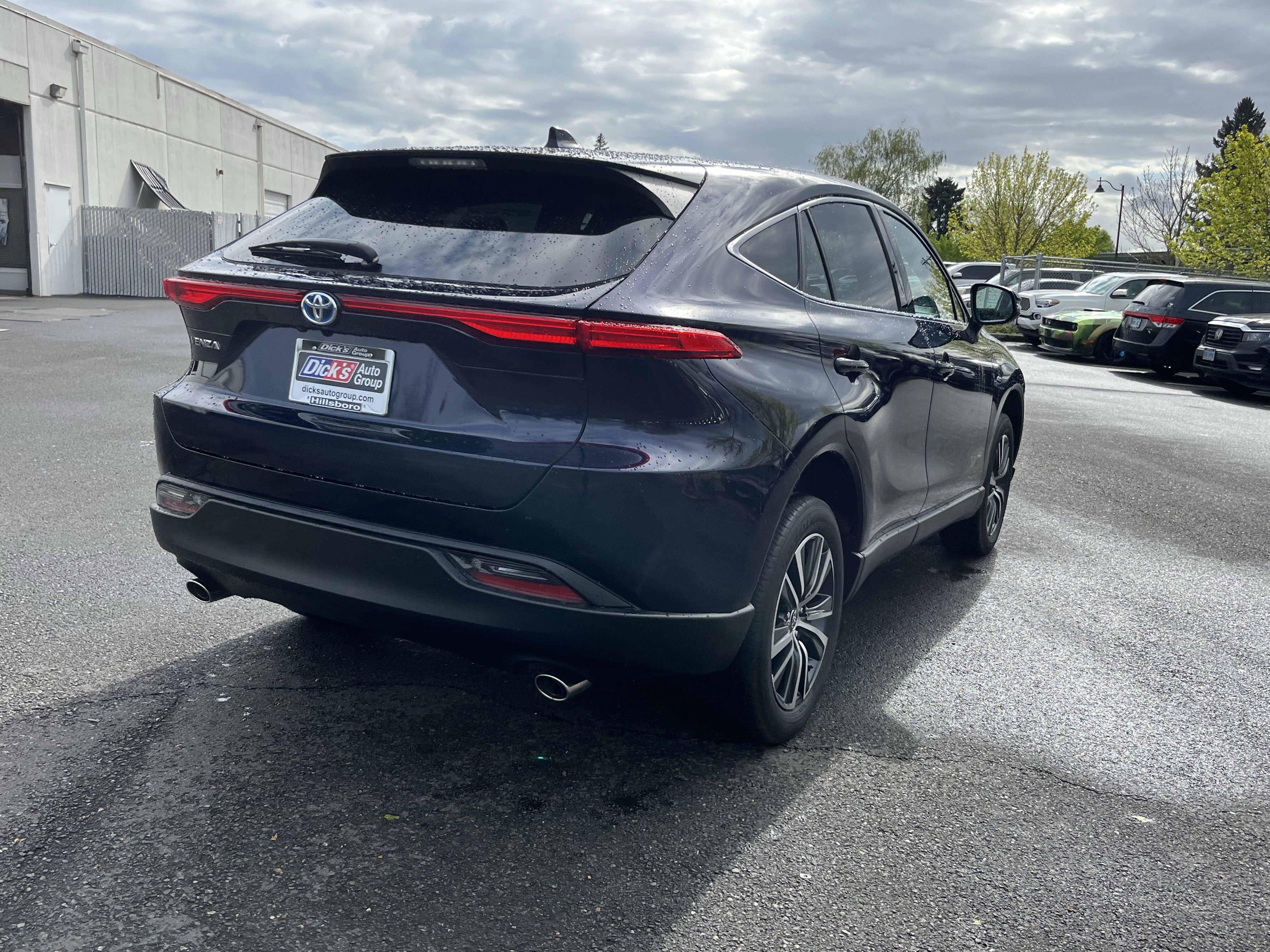 Used 2024 Toyota Venza LE AWD/4WD image 5