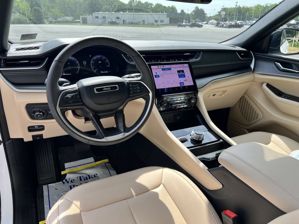 Certified 2025 Jeep Grand Cherokee Limited AWD/4WD image 19