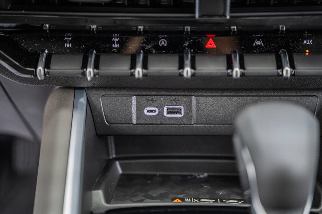 New 2026 Chevrolet Colorado ZR2 w/ Technology Package AWD/4WD image 31