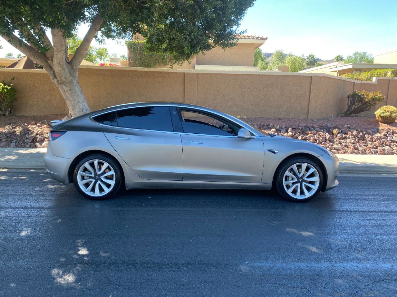 Used 2019 Tesla Model 3 Standard Range Plus image 4