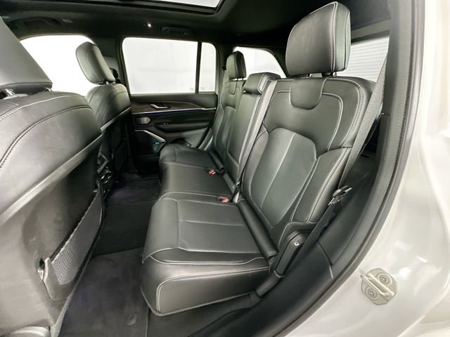 Used 2023 Jeep Grand Cherokee Overland AWD/4WD image 28