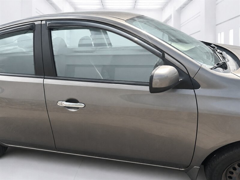 Used 2012 Nissan Versa SV FWD image 24